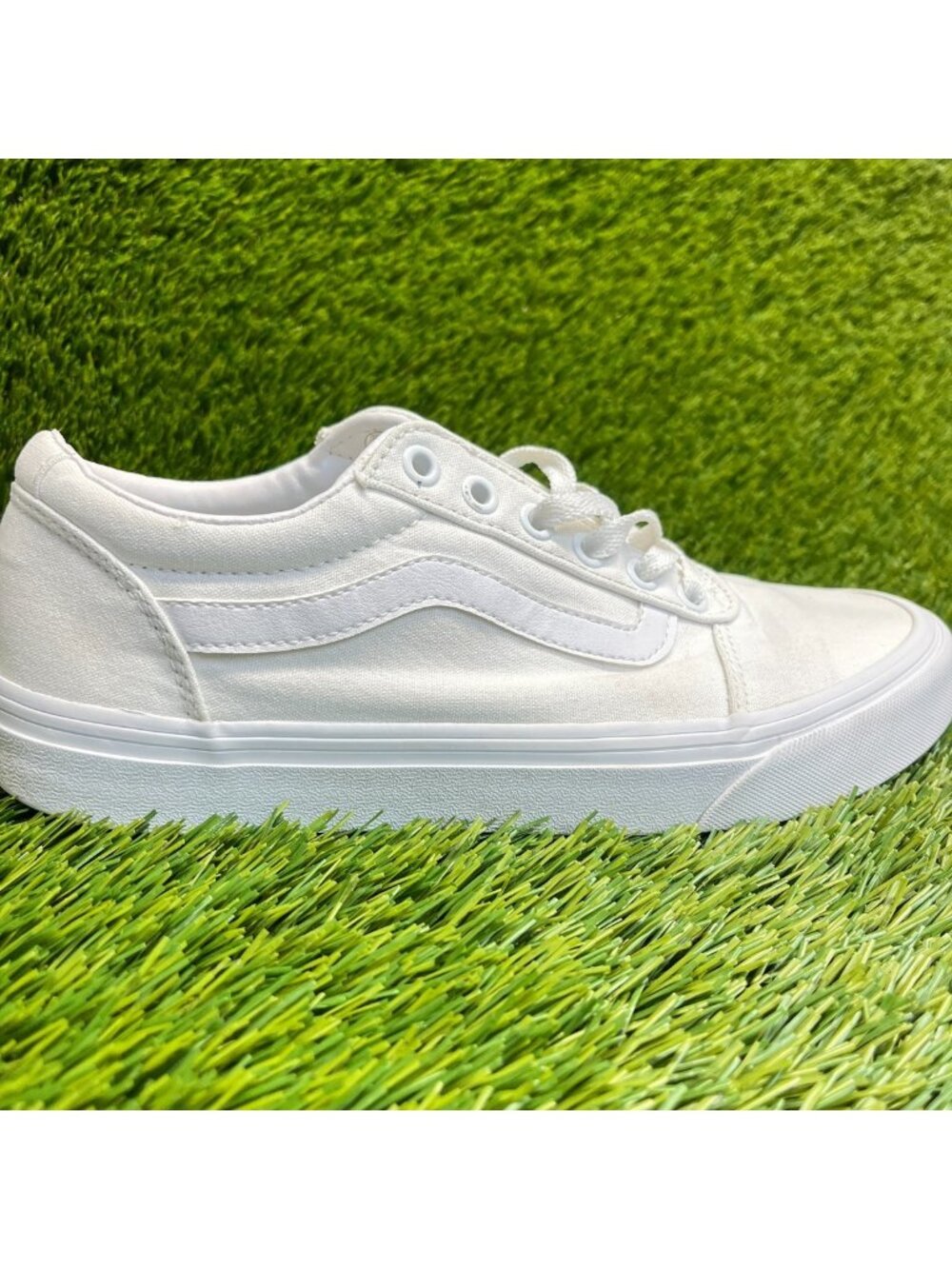 Vans Old Skool Womens Size 8 White Athletic Skateboard Walking Shoes Sneakers